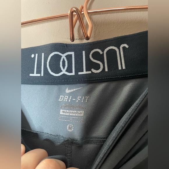 Nike Dri-Fit Cropped Leggings Size M - Picture 4 of 6